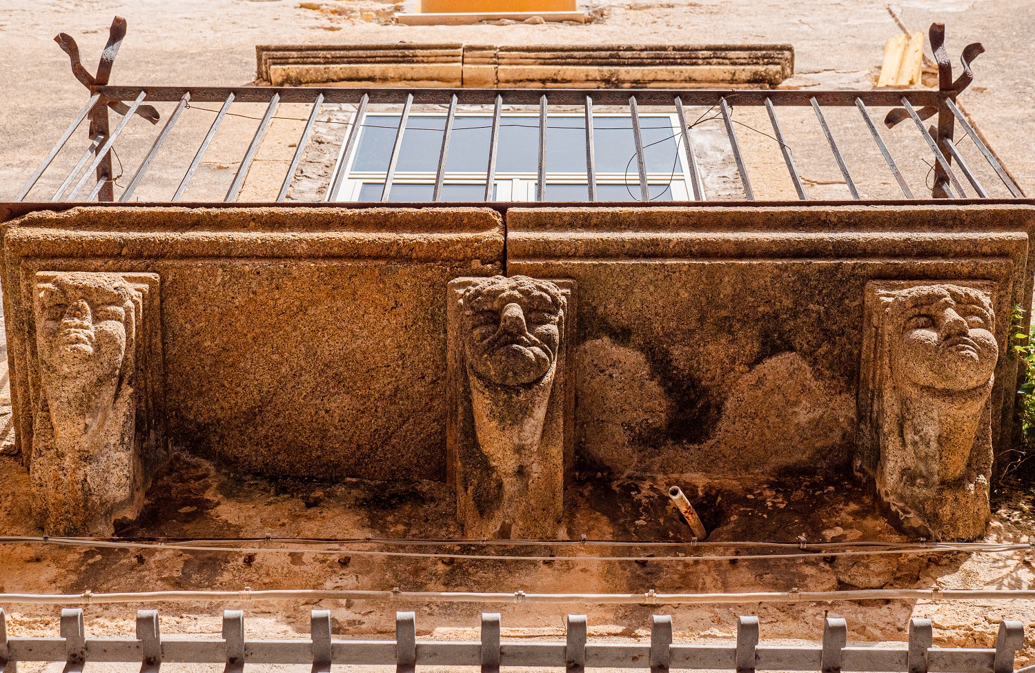 Le maschere apotropaiche nel centro storico di Tropea